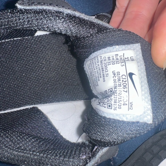 Kids Black & White Nike Downshifter - EXCELLENT condition. Size 1 - Picture 3 of 3